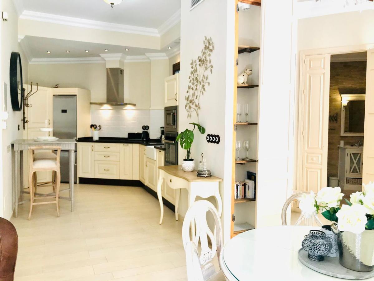 Calderon & Old Town 4 Balconies By Ele Apartments مالقة المظهر الخارجي الصورة
